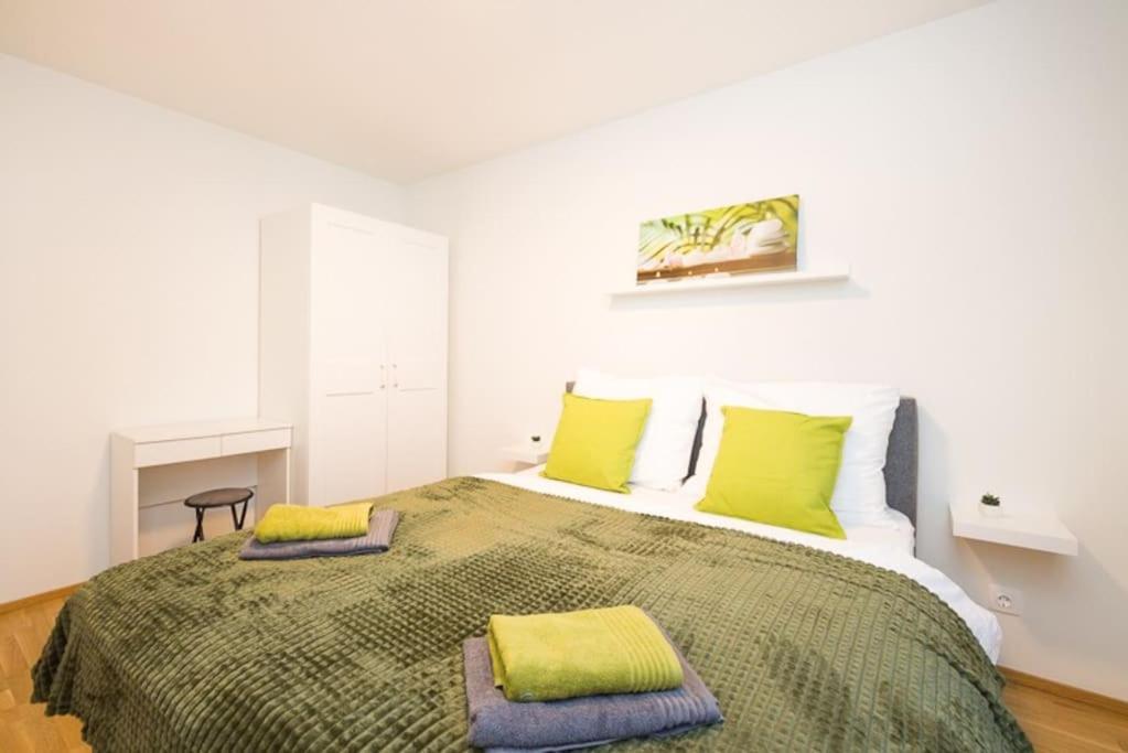 Premium City Apartment With Balcony! Free Garage Parking Included! Vienna Esterno foto