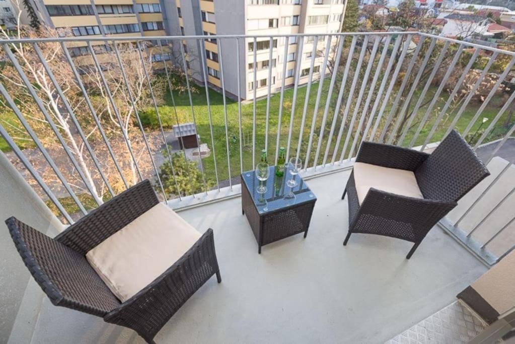 Premium City Apartment With Balcony! Free Garage Parking Included! Vienna Esterno foto